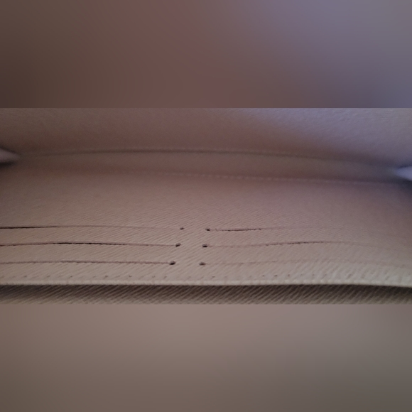 Louis Vuitton Zippy Wallet (Monogram) - Picture 2 of 8